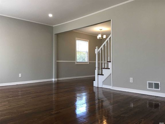 3rd image of 519 Heathcliff Dr