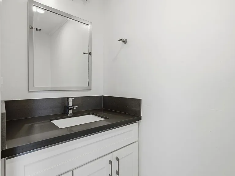 4200 Shorecrest — Photo 8