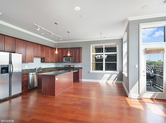 4th image of 1821 N Milwaukee Ave #401