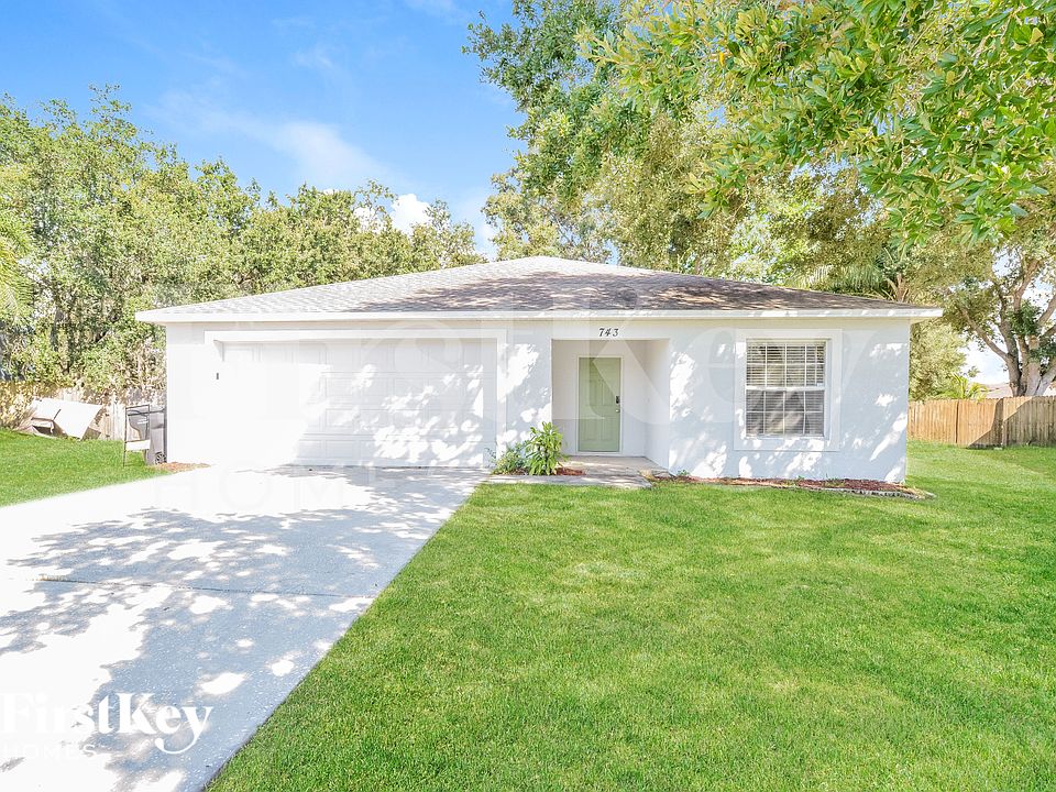 1st image of 743 Pelican Ct