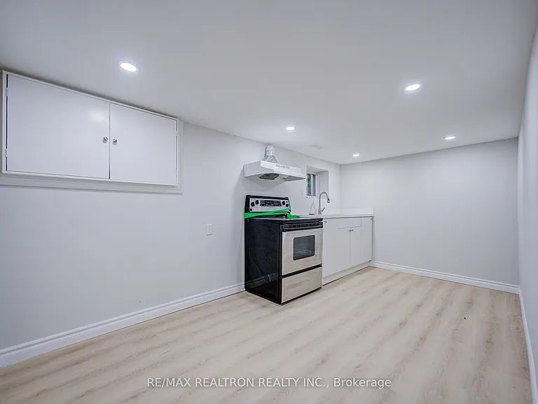 95 Roseview Ave — Photo 25