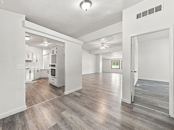 5th image of 224 Aker Dr