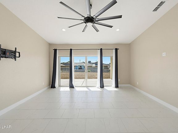 3rd image of 3276 Dolphin Dr