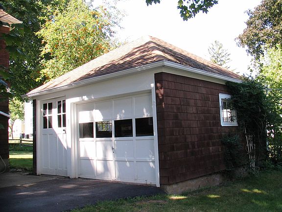 2nd image of 505 Davis Dr