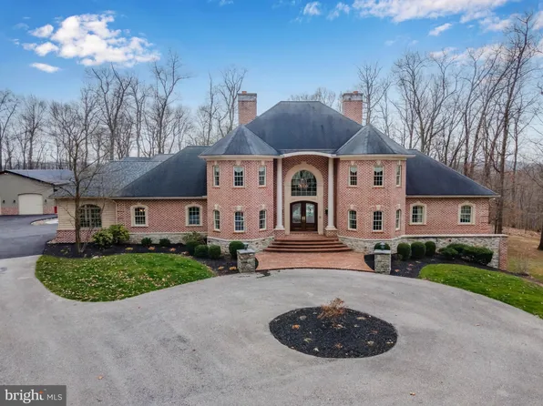 750 Wind Rush Dr, Dallastown, PA 17313