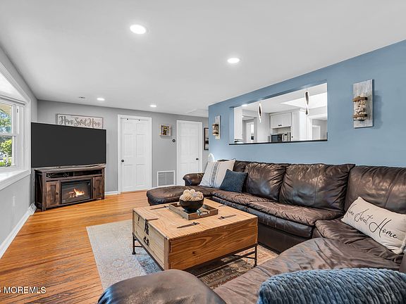 3rd image of 3119 Hiawatha Avenue