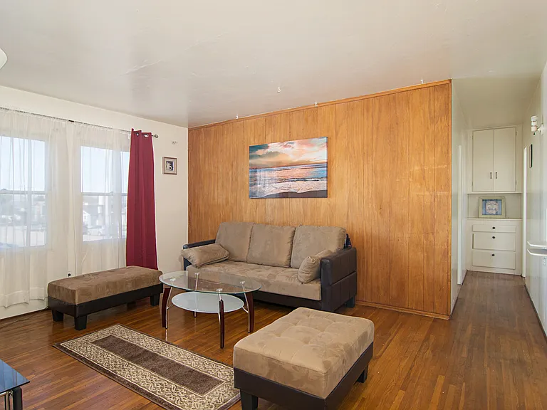 2043 Sunset Cliffs Blvd — Photo 2