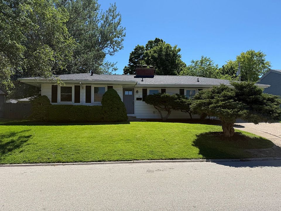 1st image of 10 University Ct