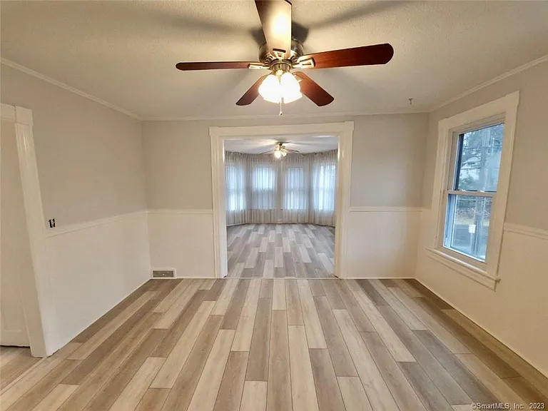 303 Newtown Ave — Photo 7