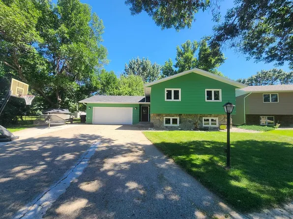 1657 Wichita Dr, Bismarck, ND 58504