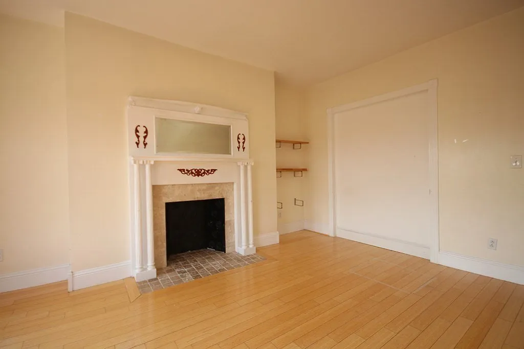 5 bed, 2.0 bath, 1500 sqft, $4,995 — Photo 2