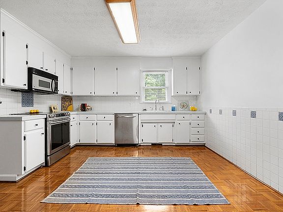 5th image of 7 Riverwood Ct