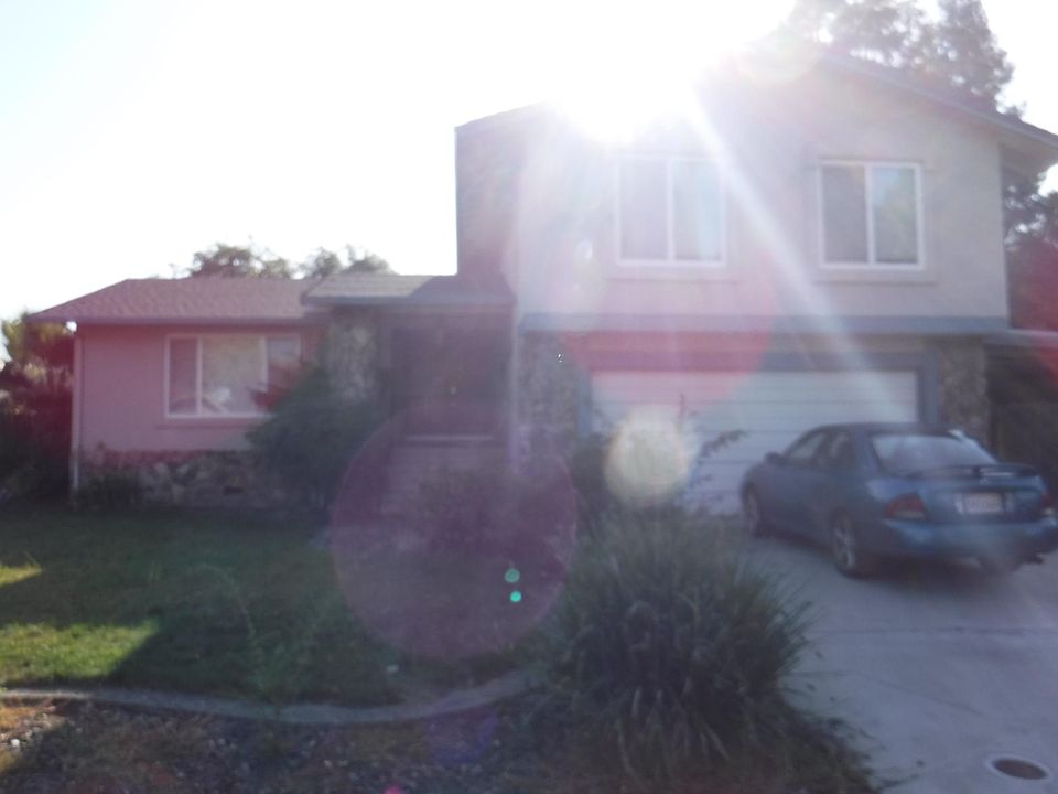 1st image of 623 Lucy Ln