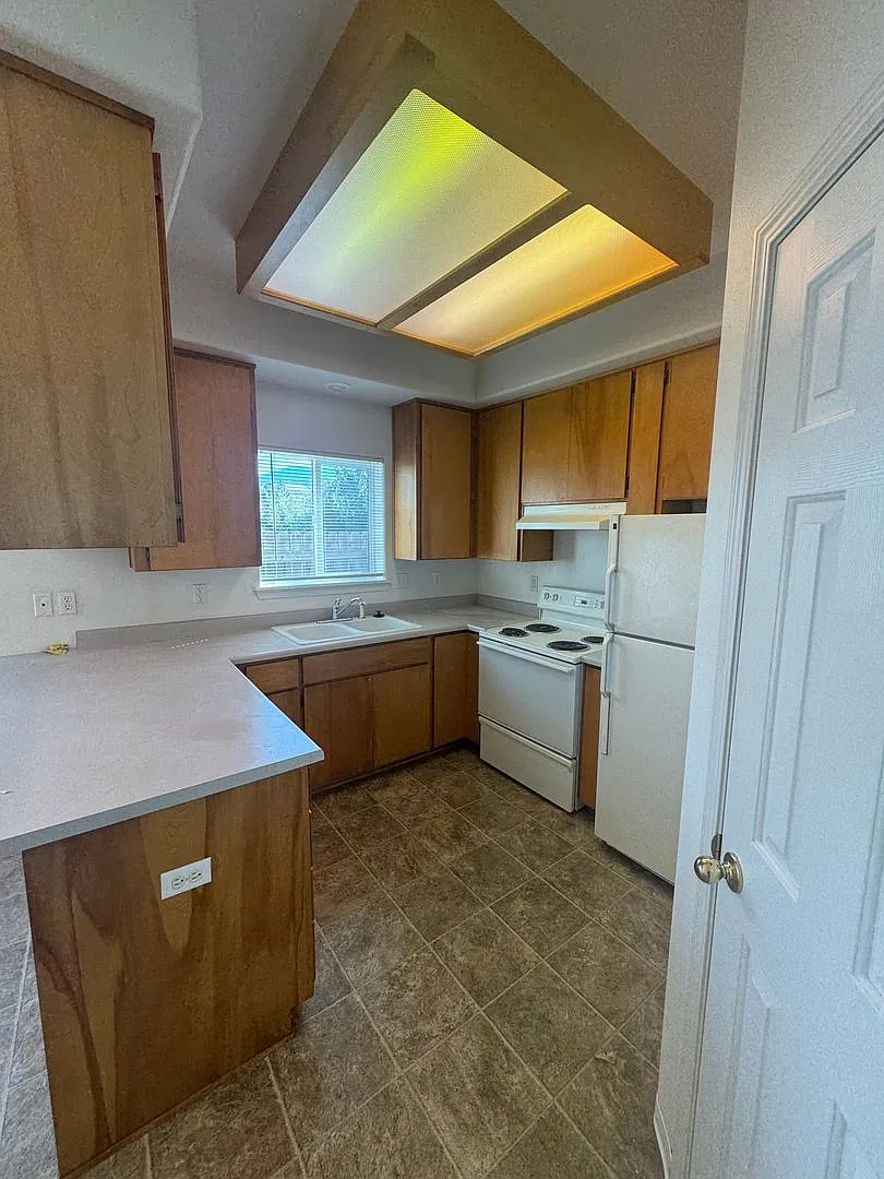 2 Bed 1.5 Bath Apartment — Photo 3