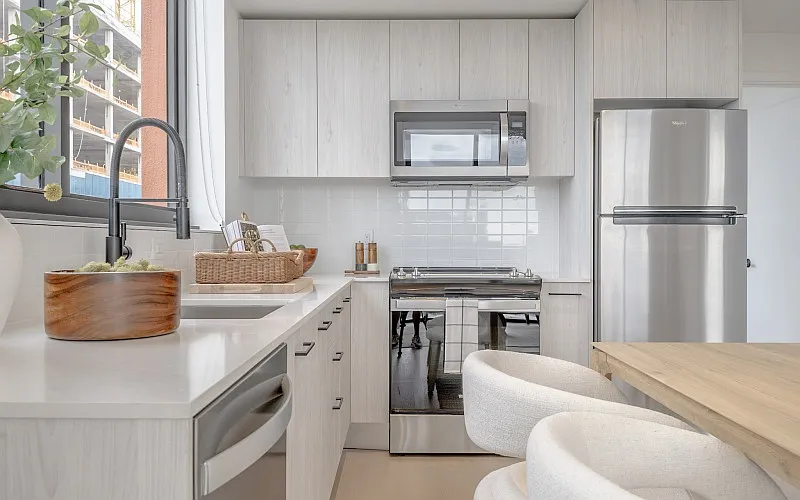 1 bed, 537 sqft, $2,733 — Photo 3
