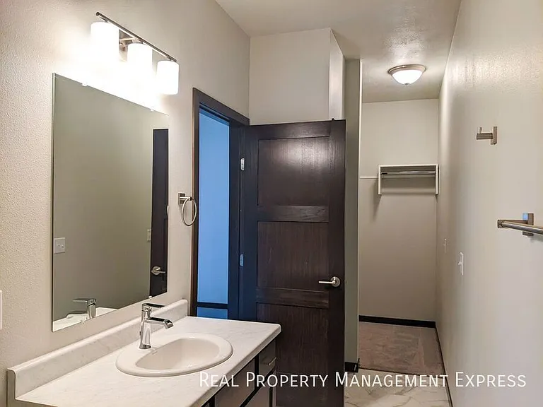 5414 S Dubuque Ave — Photo 6