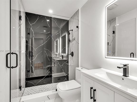 4th image of 6609 SW 1st Ct