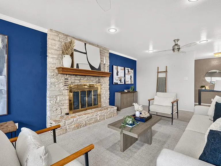 700 Rogart Dr — Photo 2