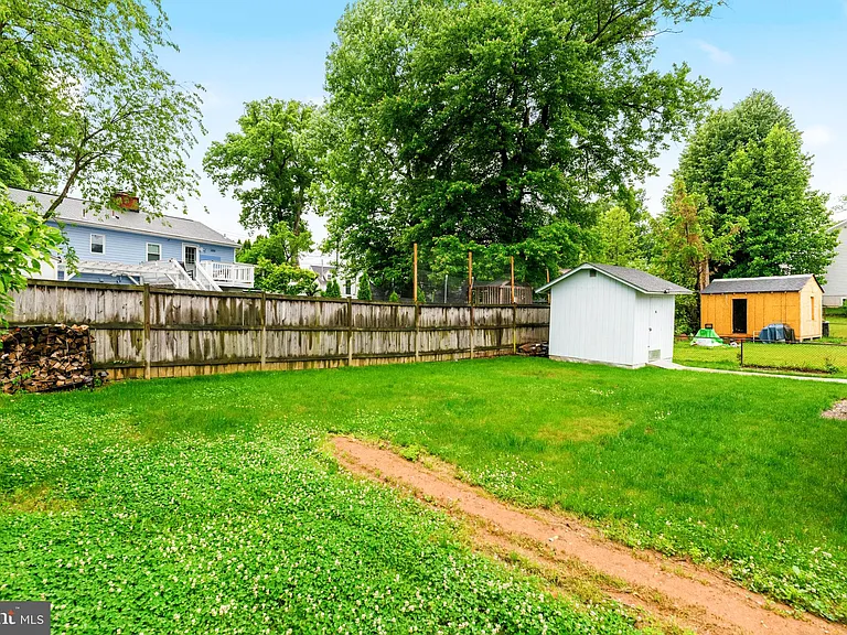 6823 Barrett Rd — Photo 33