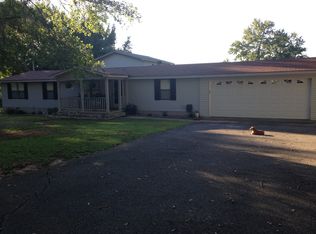 1004 S Lake Dr, East Dublin, GA 31027