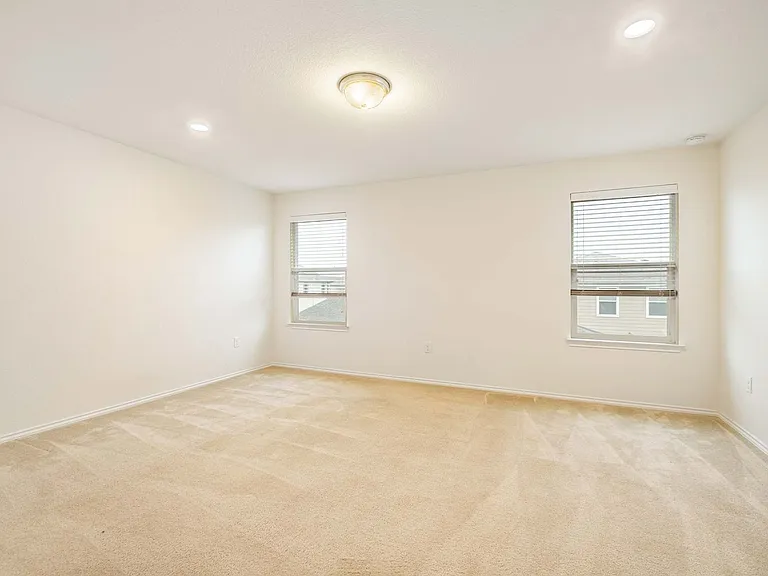 907 Solitude Dr — Photo 17