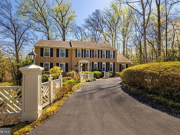 3rd image of 1035 Gelston Cir
