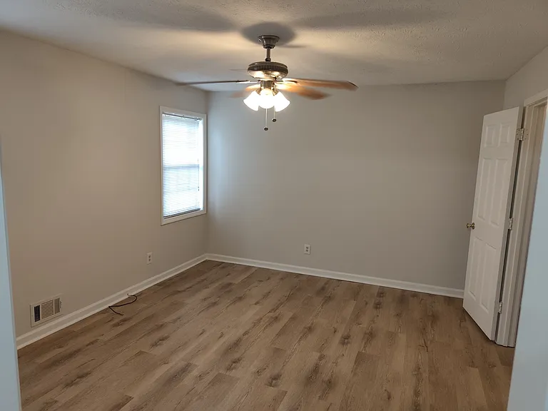 480 Charleston Ln — Photo 11