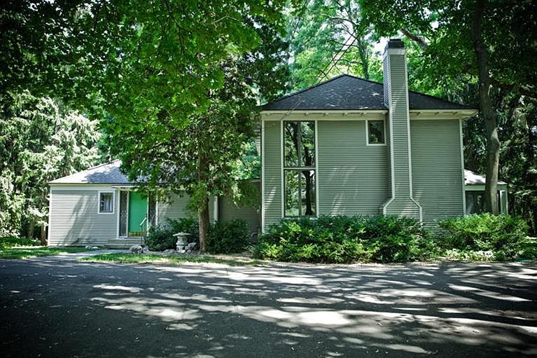 2nd image of 720 Hill Ave NW