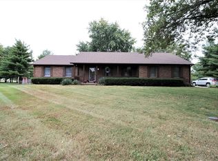 614 E Brentmoor Dr, Troy, IL