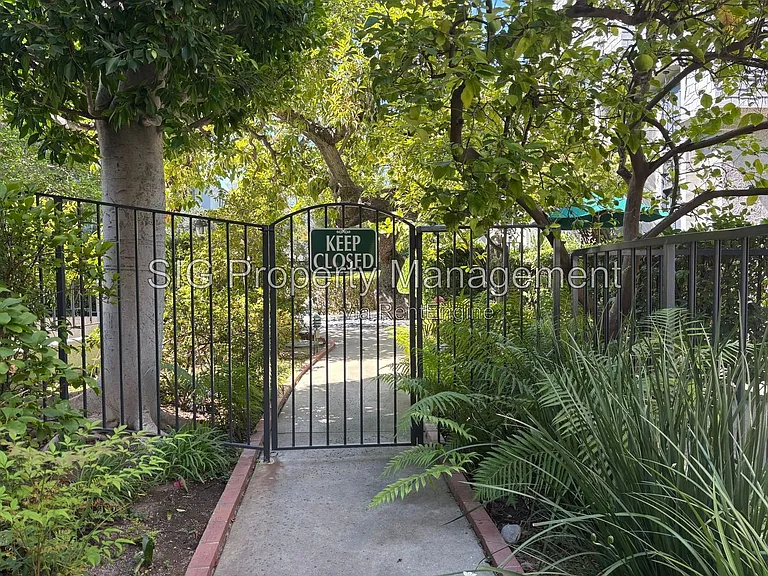 352 S Orange Grove Blvd #15 — Photo 23