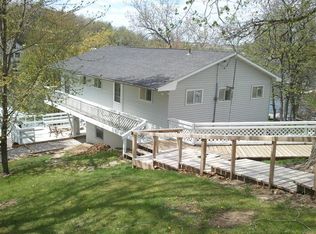 3006 E Lakeshore Dr, Brooklyn, IA 52211