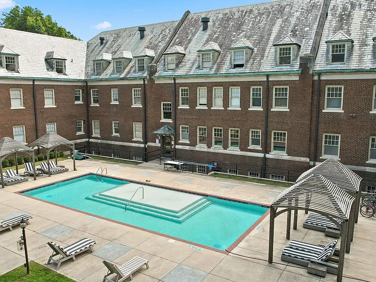 Central State Mansion — Photo 61