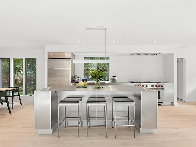 28 Pepperidge Ln — Photo 3