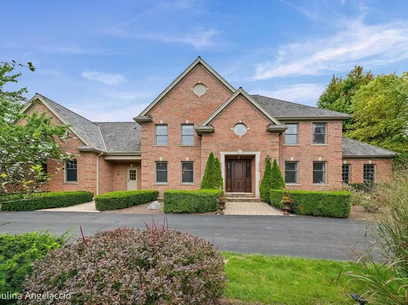 2 Marbury Ln, Barrington, IL 60010