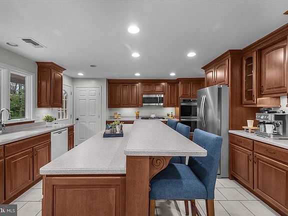 3rd image of 1674 High Point Ln