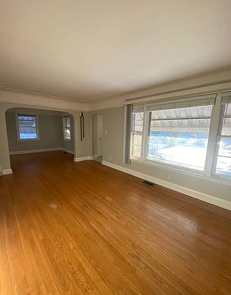 12 Margaret Ave N — Photo 7