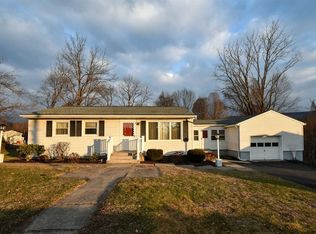 418 McGrath Blvd, Fishkill, NY 12524