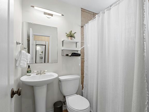3rd image of 4603 Lennox Dr #2