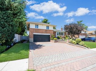881 Bromton Dr, Westbury, NY 11590