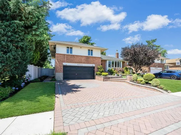 881 Bromton Drive, Westbury, NY 11590