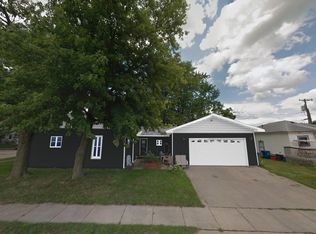 805 7th Ave, Dewitt, IA 52742