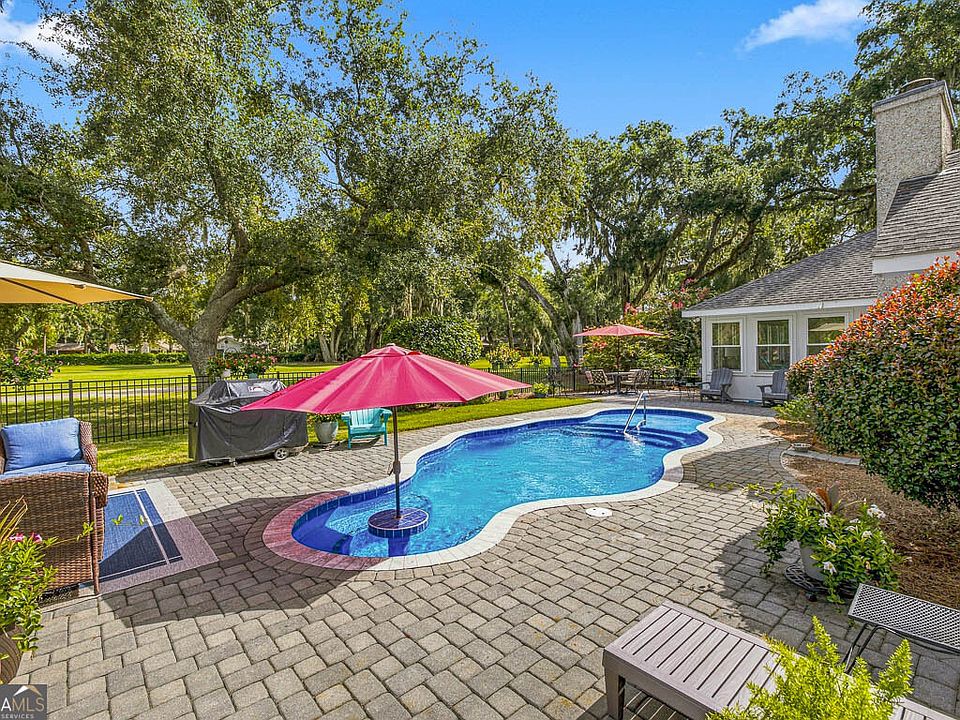 1st image of 135 Colonial Dr