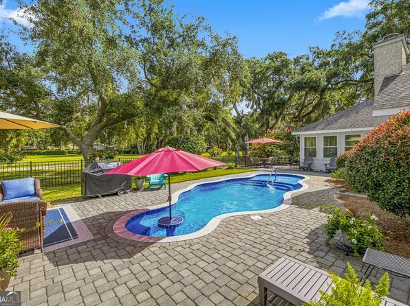 135 Colonial Dr, Saint Simons Island, GA 31522