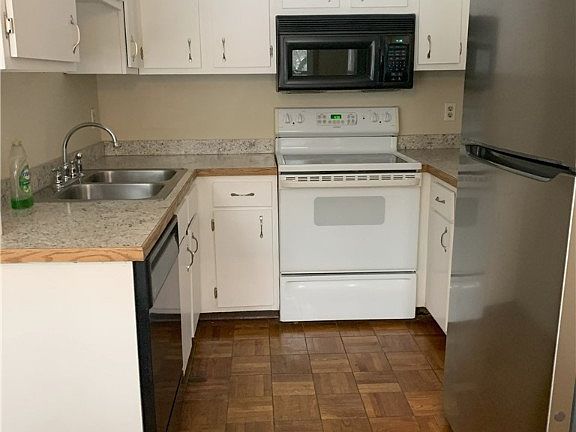 3rd image of 4305 Cox Dr #A