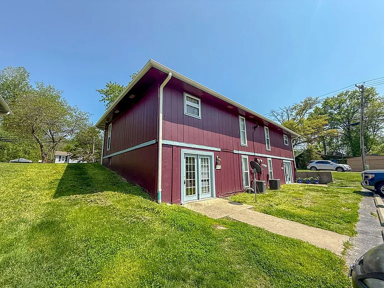 203 N West Blvd — Photo 4