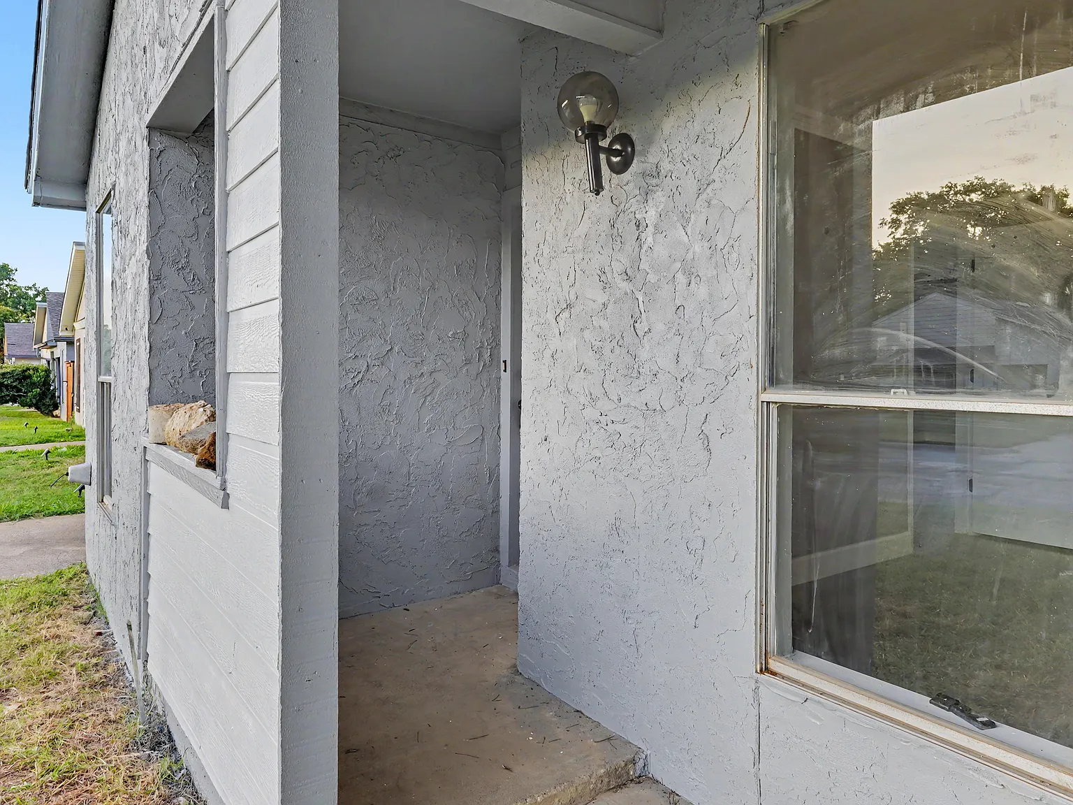 2 bed, 1.5 bath, 1037 sqft, $1,695 — Photo 2
