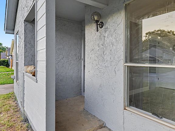 2nd image of 2755 Parkchester Dr #2755
