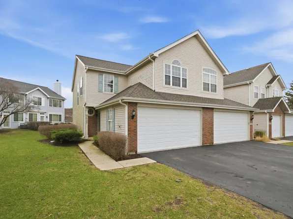 3027 Anton Dr, Aurora, IL 60504