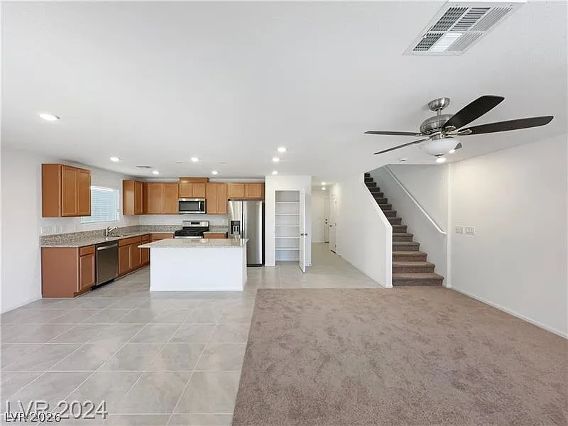 5 bed, 3.0 bath, 2290 sqft, $2,340 — Photo 3
