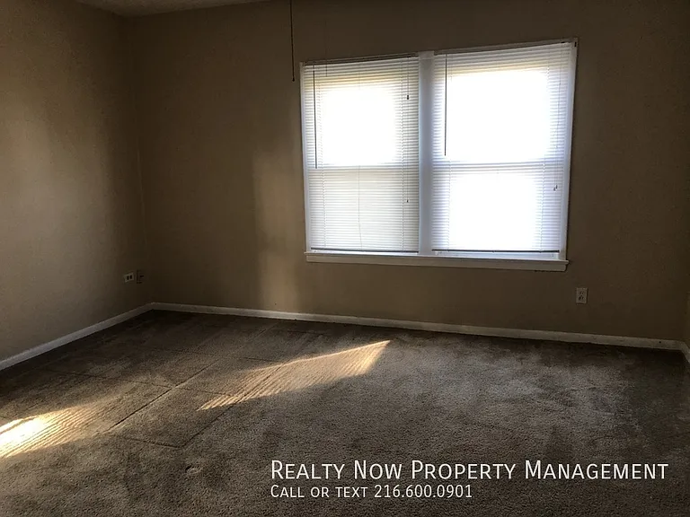 1499 Maple Rd #1499MAPLE1499 — Photo 12